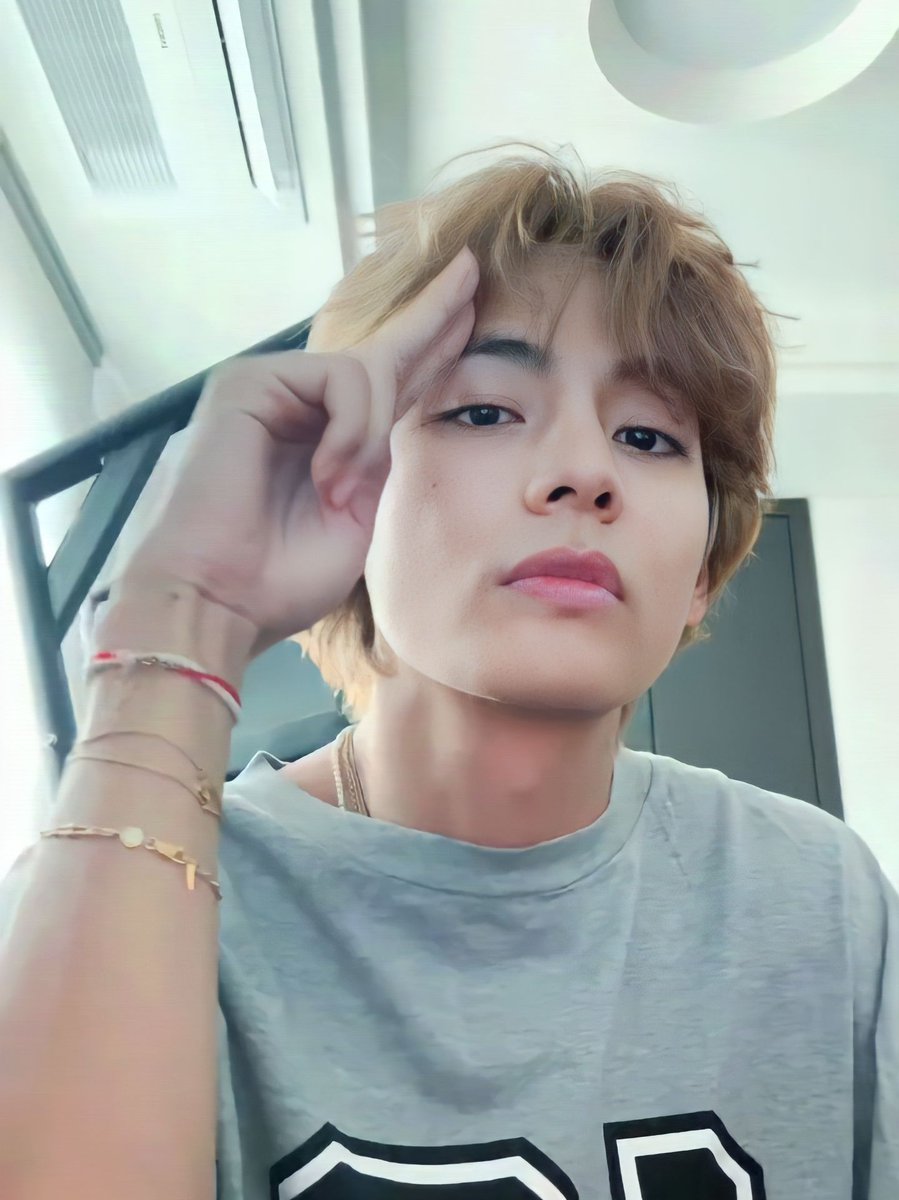 No matter what happens, my love for you will stay the same 😄😌

Good Morning Ami 
Happy Thursday 💜
I love you😘

#KimTaehyung