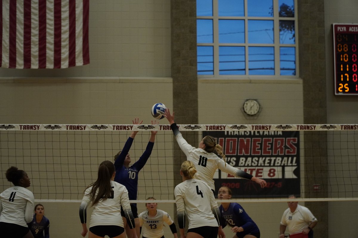 TransySports's tweet photo. #15 @TransylvaniaWVB extended their win streak to four games and earned their third straight sweep on Wednesday night. The Pioneers defeated Asbury College 25-10, 25-8, and 25-16.

The Pioneers did not trail at any point in the match.

Catch them this Friday night at the Clive M. Beck Center when they take on Franklin College in their second HCAC match of the season at 7 PM.

🔗 https://t.co/VWxqD19Sg3

#FlyPios🦇