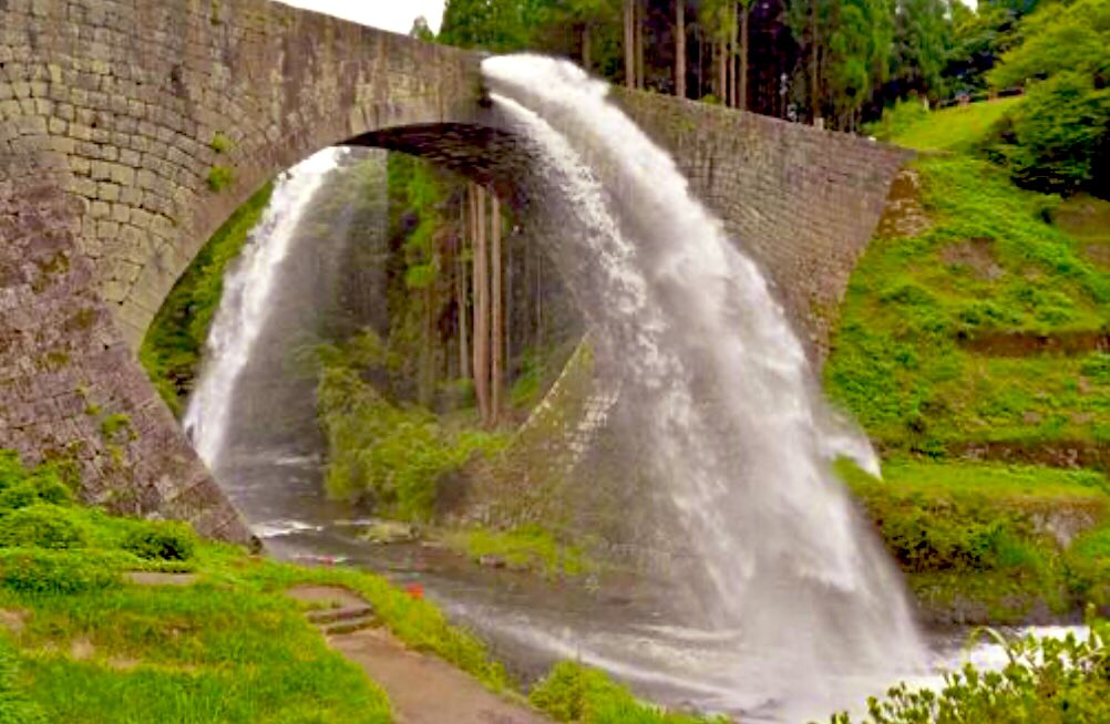 hiro1680413's tweet photo. 🇯🇵🚘No.21(Part1) I'm sad because of all the bad luck... But I still eat d... https://t.co/p7nqw7QE4h @YouTubeより

One of Japan's largest stone arch aqueduct bridges, National Treasure "Tsujun Bridge" And dinner is "sushi and noodles" Please watch my YouTube and feel Japan ☺️🇯🇵 https://t.co/xQCCLOA3xI
