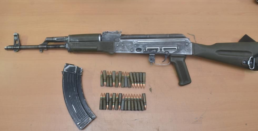 HRS4NTOS's tweet image. #Entérate Ángel “G” fue detenido por elementos del #EjércitoMexicano, sobre las inmediaciones de un cerro que se encuentra entre las comunidades el Venado y Juanchorey, en el municipio de #Tepetongo, Zacatecas... @EJTO_FAM_GN @SEDENAmx @FuriaNegra77  @RuidoEnLaRed