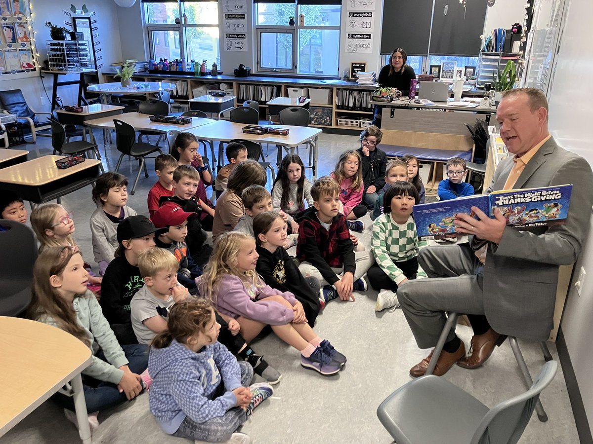 Great morning with Mayor <a href="/jeffacker/">Jeff Acker</a> and a great Thanksgiving story with Dana Vasileff’s Grade 2 class #Readingweek  Prescott School in Spruce Grove ! #coolkids #community #connecting