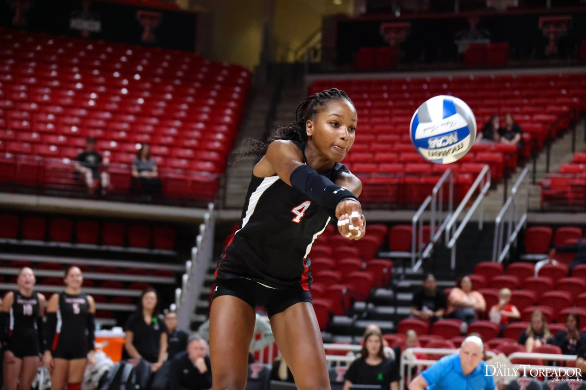 TheDT_sports's tweet photo. UCF sweeps Tech volleyball 3-0 in their first matchup as conference opponents. https://t.co/swmsCtGeOD