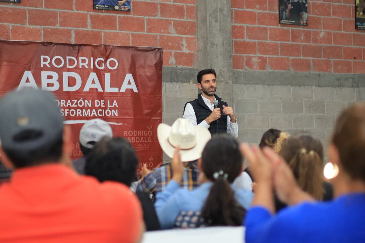 RodrigoAbdalaD's tweet photo. Ha sido un gusto visitar de nuevo San Salvador El Seco, agradezco por todo el cariño y confianza que me brindaron hoy en la convivencia. Con el apoyo de ustedes, la transformación tendrá continuidad en Puebla. 

¡Estaremos en la encuesta! Y ya sabes cuál es la respuesta. 

 #LaEsperanzaEsRodrigo