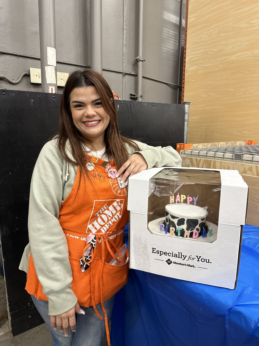 Happy birthday to our head cashier Varice!🥳 <a href="/flipflopstm/">Tammy Murillo</a> <a href="/MattCramer179/">m</a> <a href="/CathyABryant/">Cathy Bryant</a>