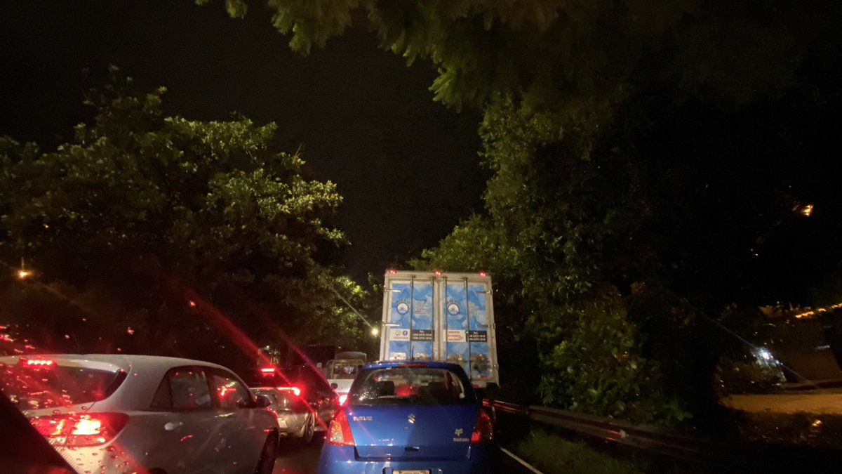 nelavargasc's tweet photo. Alguien sabe qué pasó en #Circunvalación por Hatillo 4? Tango una hora y 20 min sin avanzar en la presa, nivel carro apagado y sin poder agarra para ningún lado #TransitoCR #TraficoCr #Tráfico https://t.co/cSV9tMMlhc