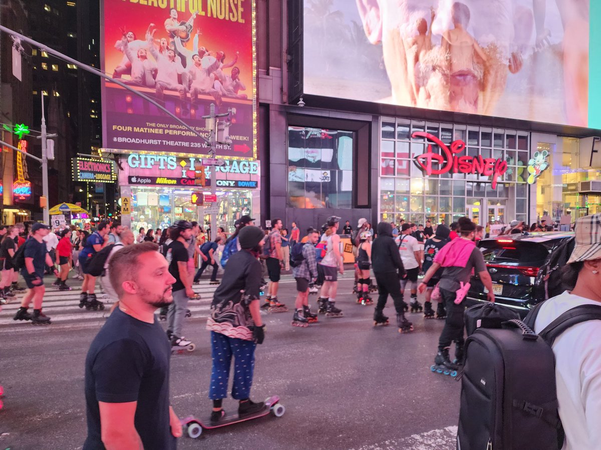 stanleymwc's tweet image. Because Manhattan #traffic isn&apos;t bad enough... #roadsareforcars #NYCproblems