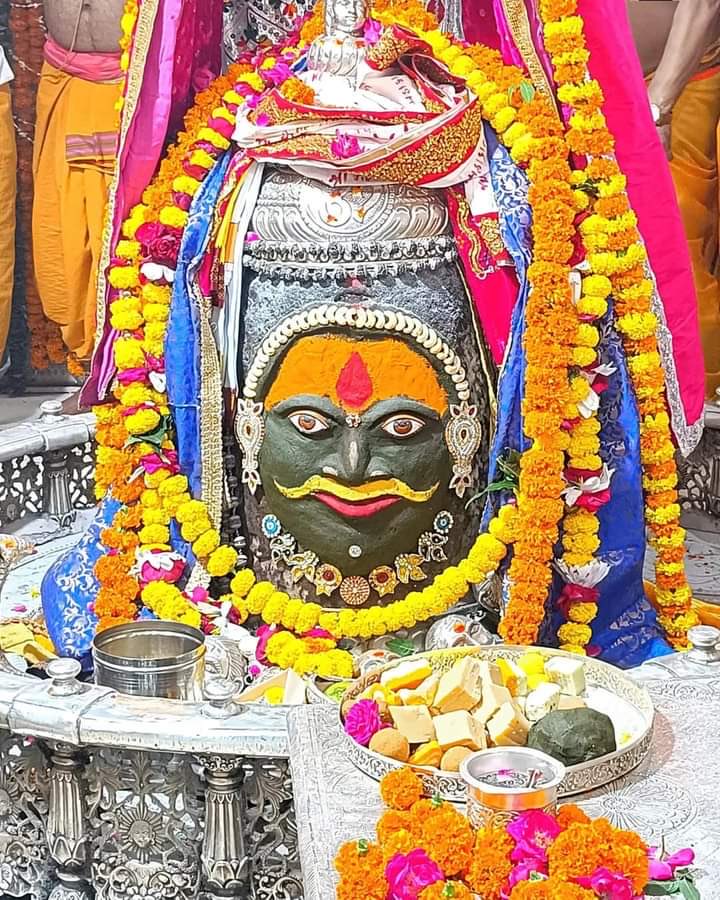 🙏🔱जय श्री महाकाल 🔱🙏
श्री महाकालेश्वर ज्योतिर्लिंगजी का भस्म आरती श्रृंगार दर्शन  05_अक्टूबर_2023_गुरुवार 
हर हर महादेव 🚩