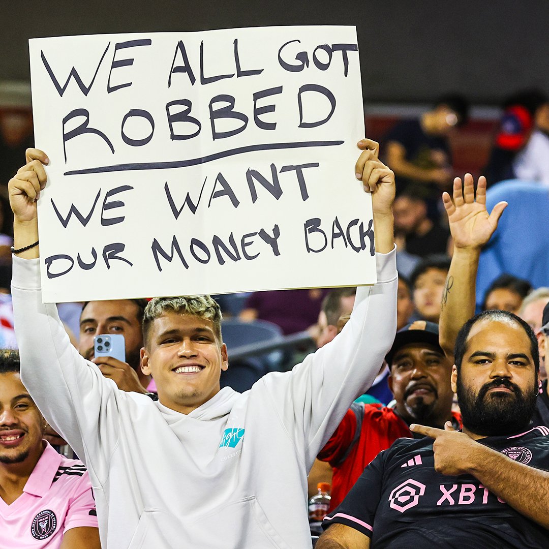 brfootball's tweet photo. 📍—Chicago 

When you buy an expensive ticket to see Messi and the 🐐 is injured https://t.co/gIfKQCB0Un