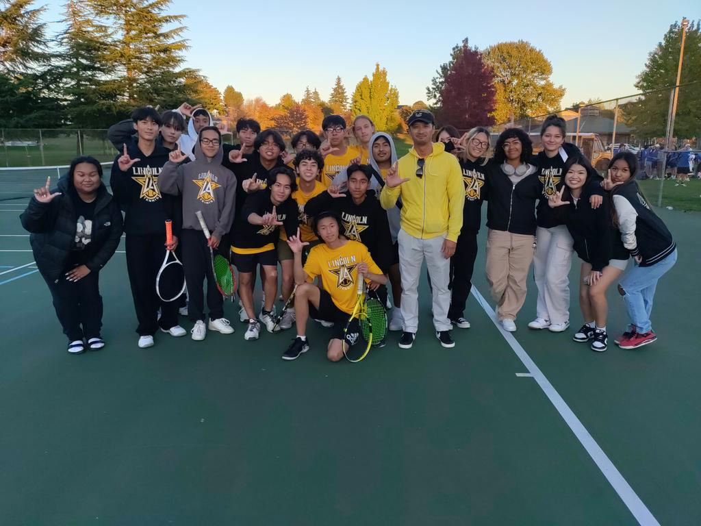 baconpost27's tweet photo. #lincolntennis https://t.co/hxSWtSwxjI