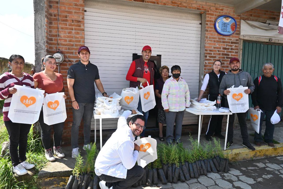 GabyGamboa_S's tweet photo. Un mejor Metepec se construye casa por casa. Seguimos con nuestras jornadas de forestación a través de @LatidoMex https://t.co/FpJyHcpjy4