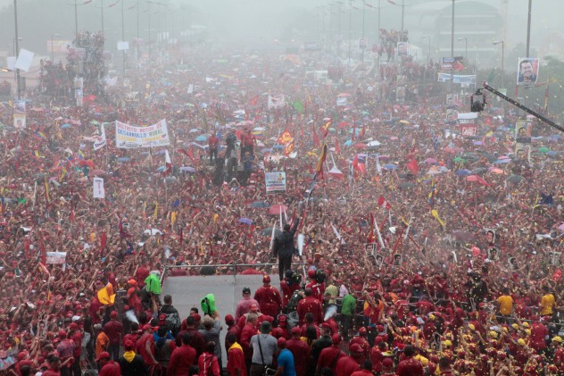 desireengifo's tweet photo. #4Octubre | Diosdado Cabello rememoró los 11 años del apoteósico cierre de campaña del Comandante #ChávezInvictoPorSiempre "La dimensión de héroe de esta Patria de Chávez, llegaría al cielo por el amor que sentía por el pueblo". https://t.co/H1OInKIrLl