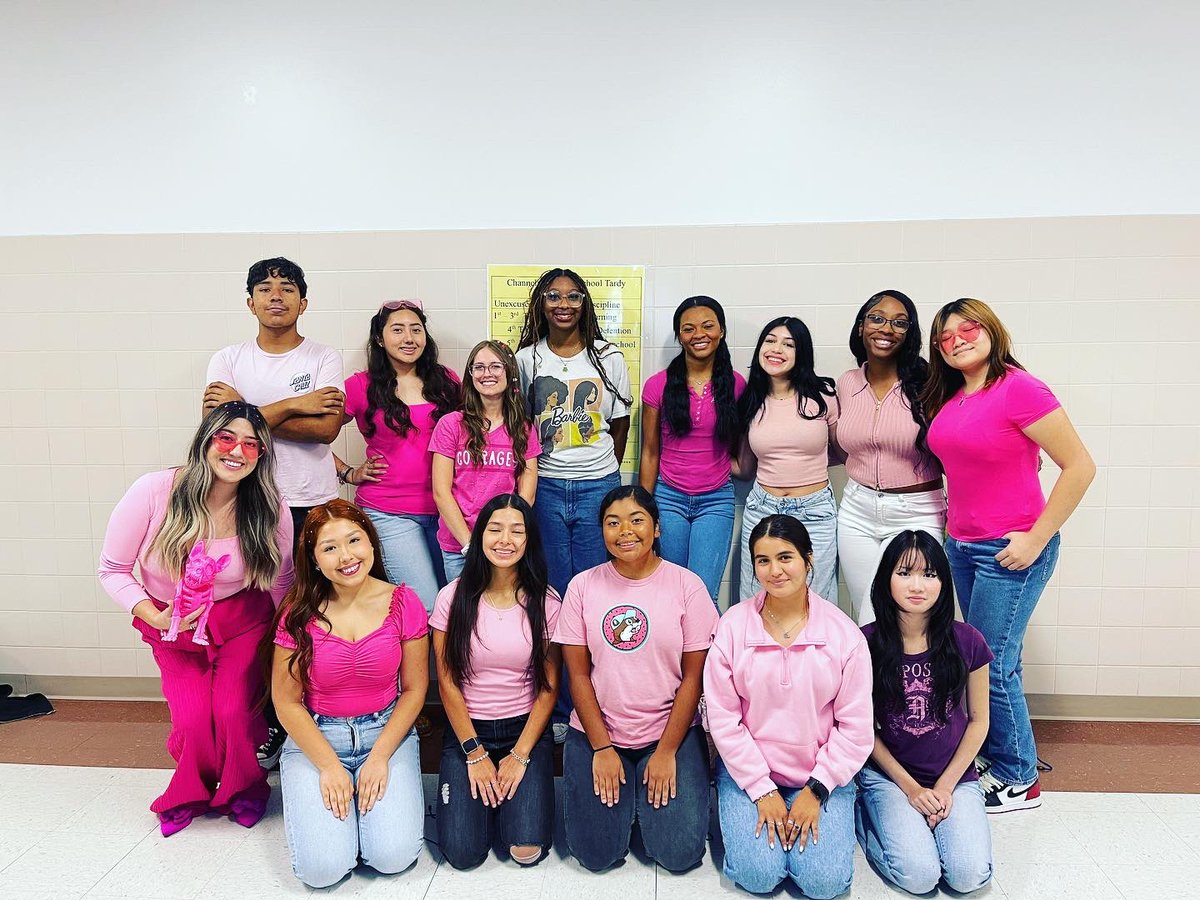 mathandcoffee's tweet photo. Barbie changed everything. Then, she changed it all again 💕💕💕 #CHSHOCOWEEK @ChannelviewHS https://t.co/bp8xeq6mKC