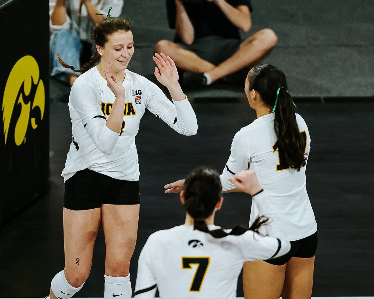 NCAAVolleyball's tweet photo. Back for more ⚫️🟡

#NCAAWVB x 📸@IowaVolleyball
https://t.co/6RaSp5drIg