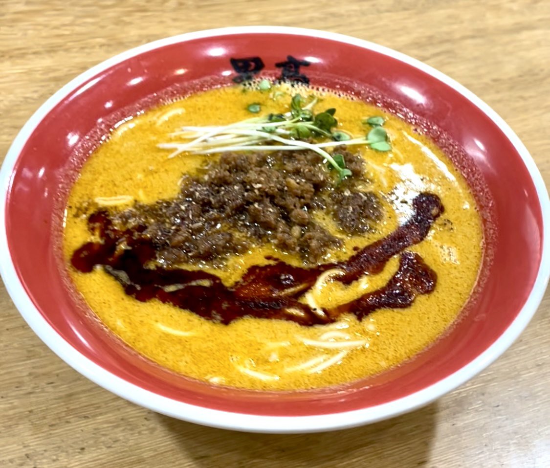 ramen_kokutei's tweet photo. 10月5日(木)
二本木本店 【10:30〜20:30 OS】
下通店        【10:30〜20:30 OS】
桜町店        【11:00〜21:00 OS】
光の森店    【11:00〜20:30 OS】

ちょっと寒くなって来たので皆様の
大好きなあれの画像です！

黒亭光の森店限定メニュー‼️

スープが濃い〜！！！
＼濃厚とんこつ担々麺☺️／ https://t.co/QVUl5uwVbs