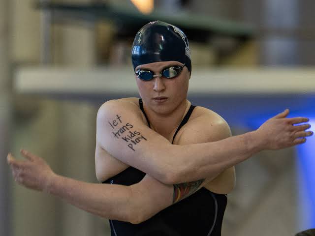 herricahyadi's tweet photo. Utk kompetisi lomba renang yg lebih fair, dibuatlah Transgender World Cup di Berlin. Ini memfasilitasi atlit trans yg kena larangan lomba krn menang terus lawan biological female.

Tp lucunya, kata World Aquatics (WA) di lomba ini malah ga ada trans yg ikut.

Maunya gmn, Bang?🤷🏻‍♂️ https://t.co/dBjGTS0geH