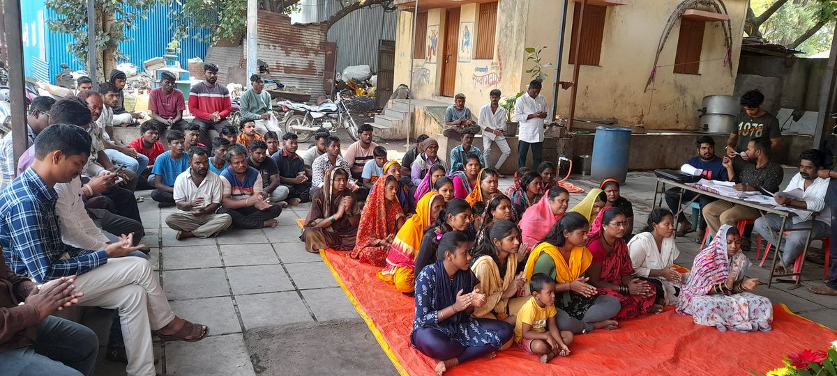 EroIslampur's tweet photo. दिनांक 04 ऑक्टोंबर 2023 रोजी आष्टा येथील भटक्या विमुक्त जाती जमातींच्या वस्तीला भेट देवून पात्र मतदारांचे नमुना नंबर 6 चे फॉर्म भरून घेण्यात आले. तसेच मतदार यादीत नाव असणारे मतदार परंतु मतदान ओळखपत्र नाही अशा मतदारांचे नमुना 8 चे फॉर्म भरून घेण्यात आले. https://t.co/RcpT6vXgnr