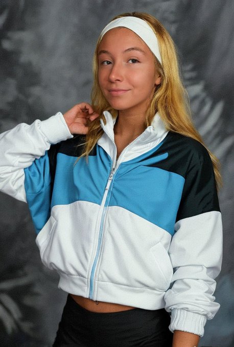 Sooo it took like 10 years but finally got those yearbook photos back 🤪 lots of phases went on https://t