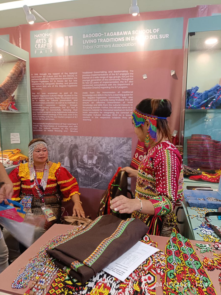ntfpep_ph's tweet photo. Let’s #SupportLocal and indigenous artisans! ✨ Visit cultural masters and skilled artisans from Schools of Living Tradition (SLTs) all over the country, at the 2023 National Arts and Crafts Fair at Megatrade Halls 1 – 3, SM Megamall until Sunday, October 8. 🌈#MabuhayKatutubo https://t.co/CTCRT5kagx