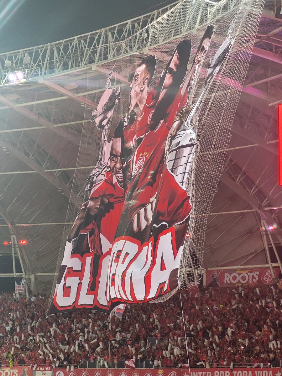 driccos's tweet photo. O torcedor proporcionou a festa mais massa que eu já vivi com o Inter. A torcida não tem culpa de nada, essa galera pegou junto do início ao fim. Tudo passa, a torcida fica. https://t.co/D116Nu8OkR