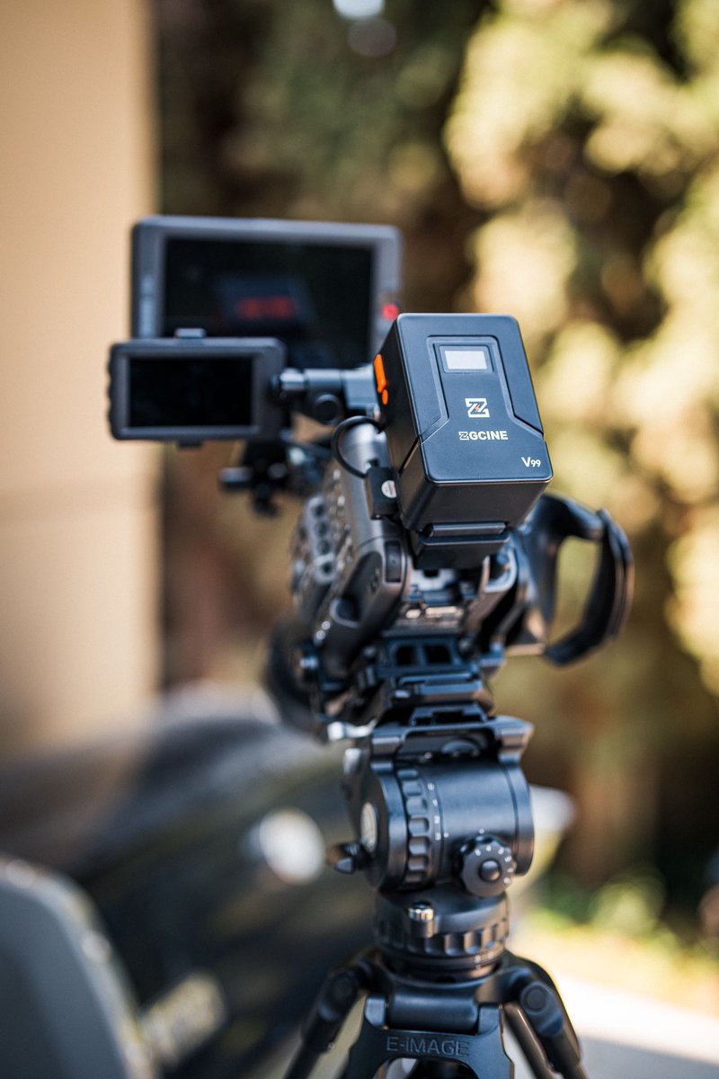 ZGCINE_Global's tweet photo. ZGCINE V-Mount Battery 🔋 is designed to enhance your video creation🎥
Rocking the @sonycine FX6 with the @tamronamericas 70-180mm.
#zgcine #zgcinevmount #zgcinebattery #vmountbattery #vlockbattery #cinebattery #vmountbatteries #camerasetup #Sonyfx6 #Sonyfx9 #Sonyfx3 https://t.co/duXeF1n9rO