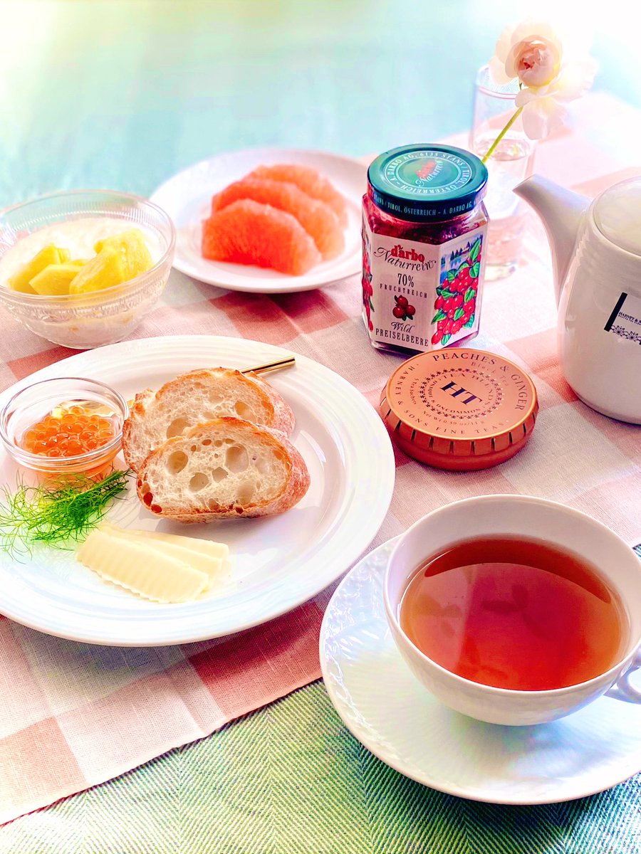 cypress1582's tweet photo. ブルディガラ
バゲット･グルマン

東欧の食し方
イクラと合わせるので塩気の少な目の方のバゲットで

ハーニー＆サンズ
ピーチ･ジンジャー

 #おうちカフェ  
 #おうちごはん
 #木漏れ日のお茶会  #茶好連 https://t.co/YtxHek5gGs