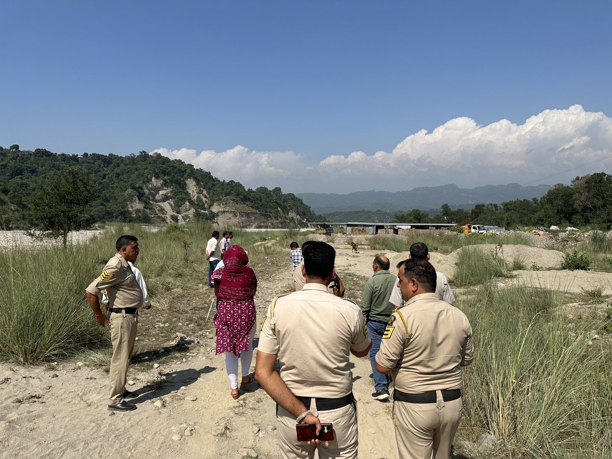 TheOshinSharma's tweet photo. बहुत बार कहा है, फिर कहूँगी संधोल में illegal mining को नहीं साहा जाएगा।चोरी चाहे छोटी हो या बड़ी, चोरी ,चोरी ही कहलाएगी। #himachalpradesh #illegalmining https://t.co/qHbw69B2i1