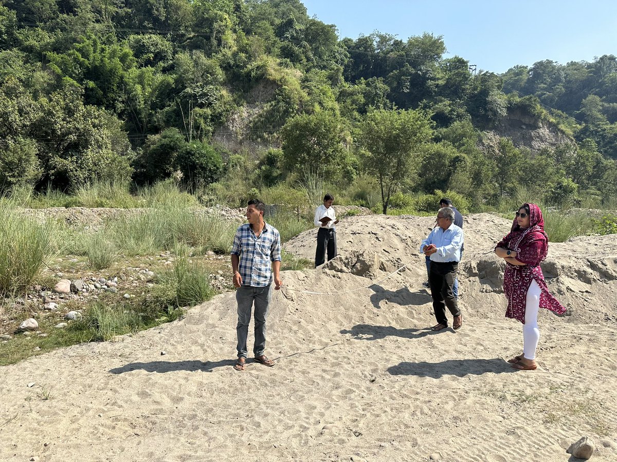 TheOshinSharma's tweet photo. बहुत बार कहा है, फिर कहूँगी संधोल में illegal mining को नहीं साहा जाएगा।चोरी चाहे छोटी हो या बड़ी, चोरी ,चोरी ही कहलाएगी। #himachalpradesh #illegalmining https://t.co/qHbw69B2i1