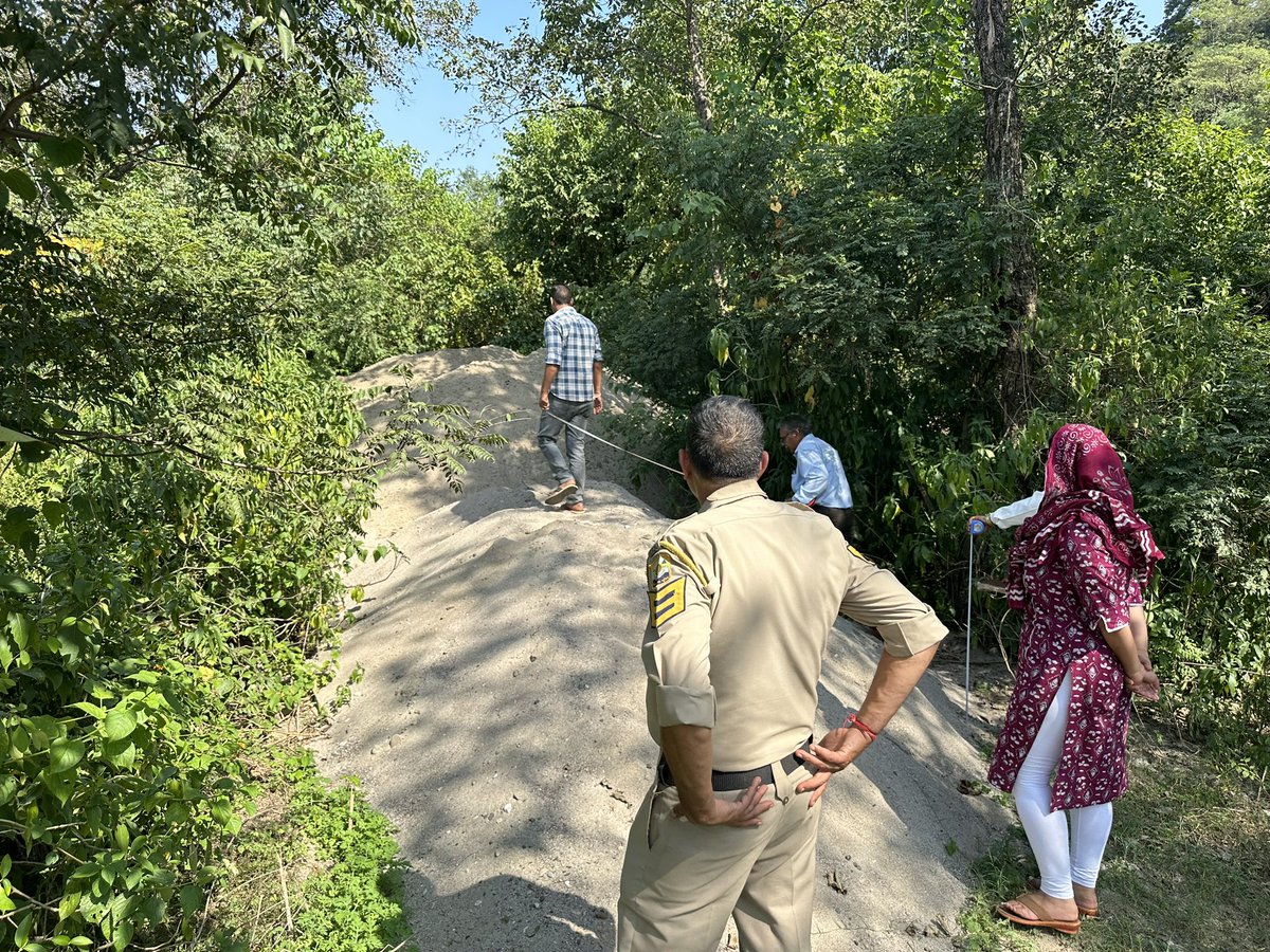 TheOshinSharma's tweet photo. बहुत बार कहा है, फिर कहूँगी संधोल में illegal mining को नहीं साहा जाएगा।चोरी चाहे छोटी हो या बड़ी, चोरी ,चोरी ही कहलाएगी। #himachalpradesh #illegalmining https://t.co/qHbw69B2i1