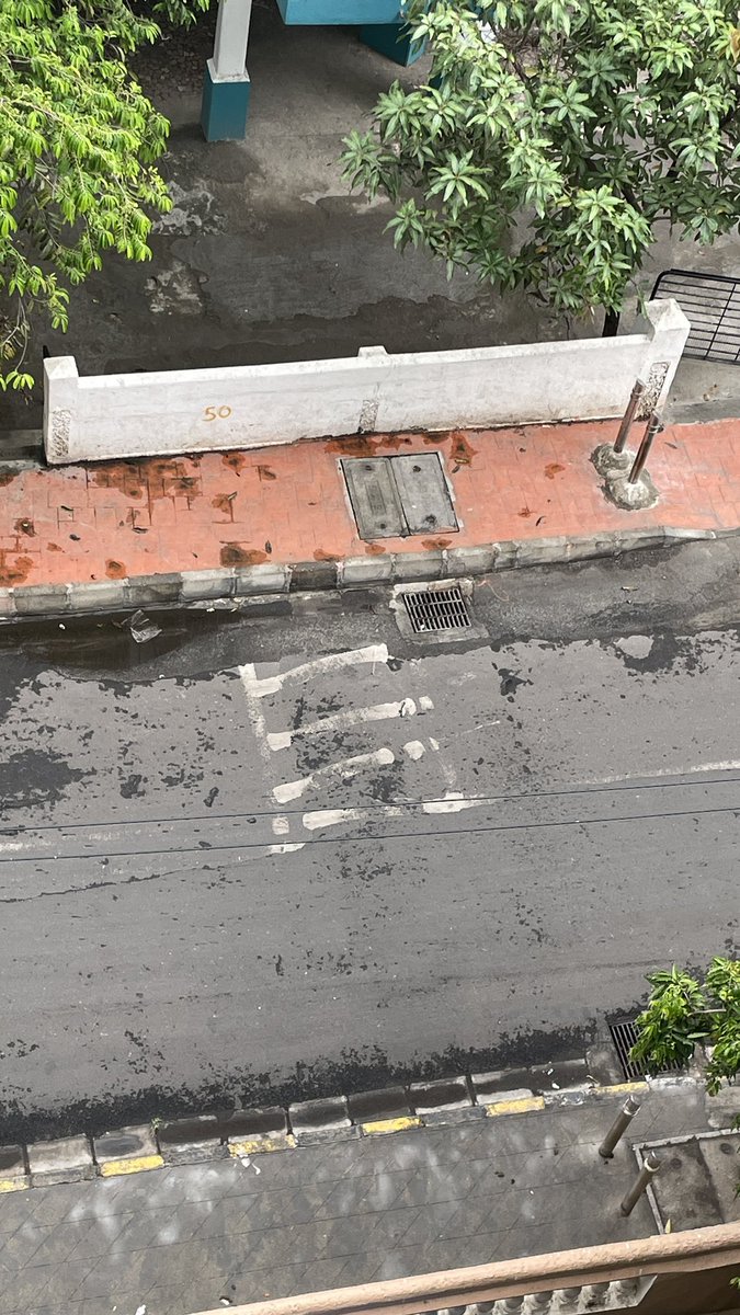 shiftingup's tweet photo. A DIY attempt at #roadsafety since @mybmcWardHW and @mybmc haven’t had time to fix this road in months. 40 potholes in 500meters, #killerspeedbreakers. What happened to safety first?
#potholes @BandraOnline @bandrabuzz @mybmcWardHW @bandrainfo 
@mohan_monteiro https://t.co/tM1vuXI6CY
