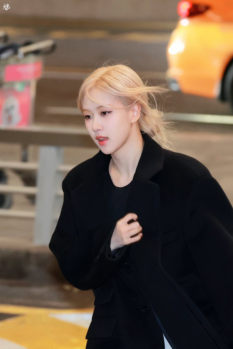 fever_211's tweet photo. 231004  ICN

#블랙핑크 #로제
#BLACKPINK #ROSÉ
@BLACKPINK https://t.co/ejTIlxWcwy