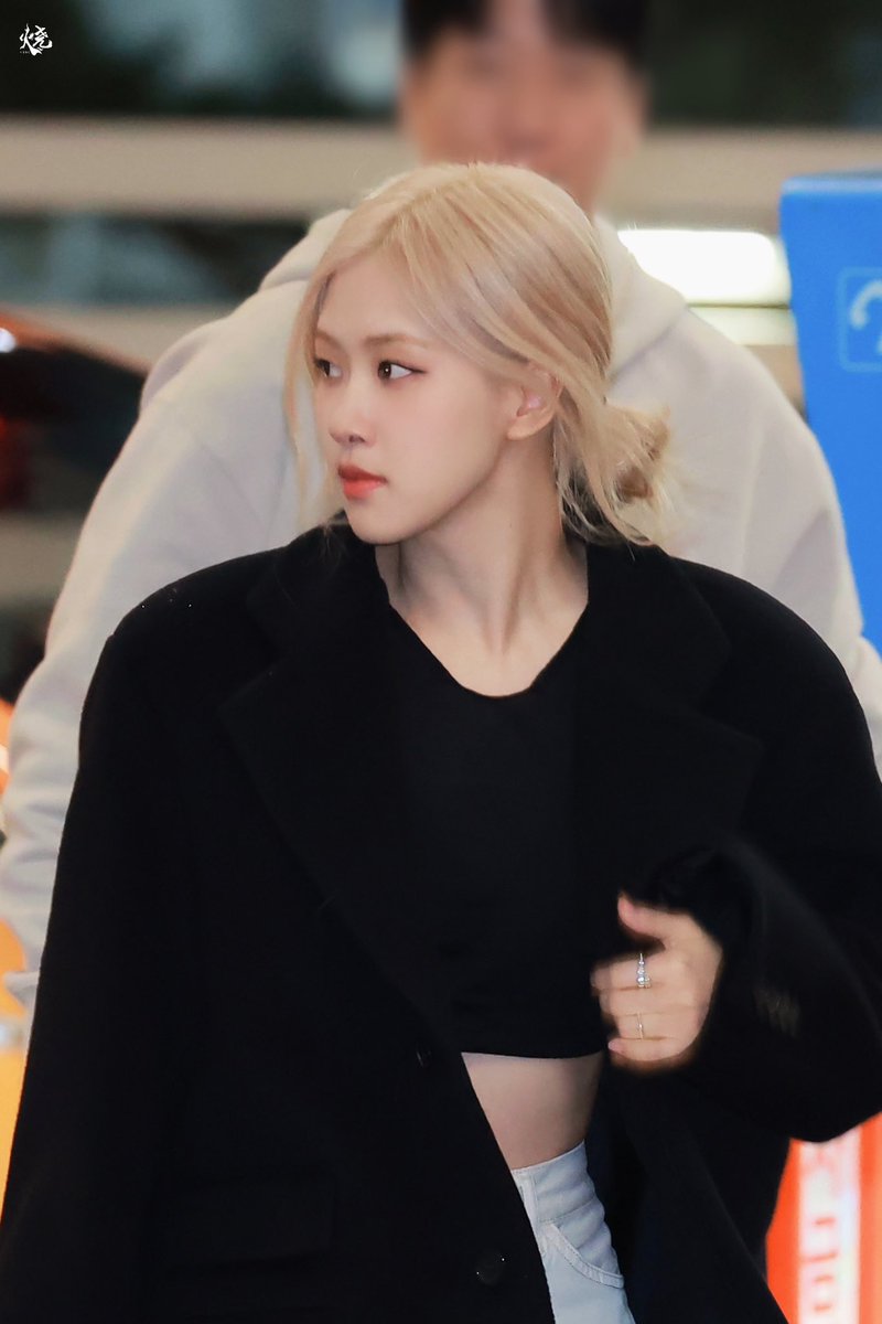 fever_211's tweet photo. 231004  ICN

#블랙핑크 #로제
#BLACKPINK #ROSÉ
@BLACKPINK https://t.co/JqR3Eofipq