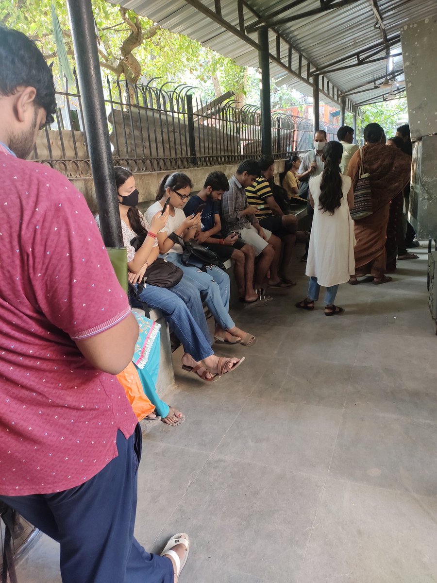 ompraka98656121's tweet photo. Place - tigri ESIC Despencery Date 5/10/2023 time 8:40 abhi Tak na to doctors aaye hai na hi old age walo ke liye khidki kholte hai security Gourde bhi apna kaam thik se nhi karte @ABPNews @ANI @ArvindKejriwal @BJP4Delhi @CNNnews18 @JagranNews @JhalkoDelhi @kgahlot @esichq https://t.co/pAwxzMYS7w