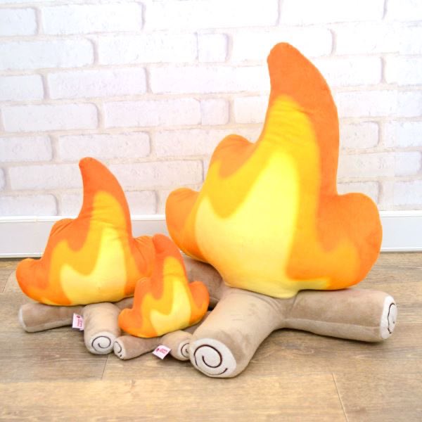 お待たせ致しました‼️以前SNSでバズった焚き火モチーフの【ボンファイアー】が入荷致しました👏😭
リサイクルPET素材を使用した環境に優しいNICI GREENシリーズで復活🔥🔥🔥

＃NICI #nici ＃ニキ ＃ボンファイアー #焚き火 #キャンプ #アウトドア #ぬいぐるみ #キーホルダー