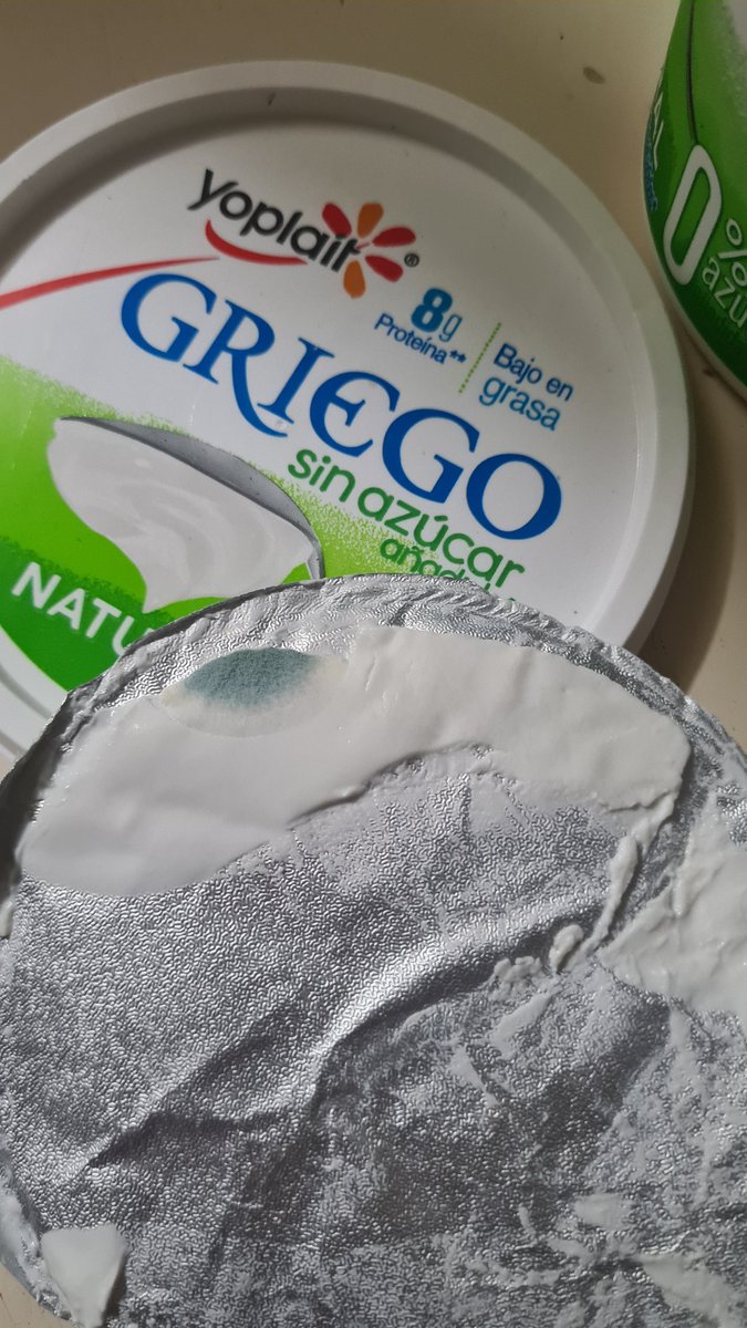 jorgecalderon23's tweet photo. @SigmaAlimentos @TiendaSoriana Como pueden vender este tipo de alimentos con hongos y la caducidad es hasta noviembre, lo compre el lunes, lo acabo de abrir y me encuentro con esto, me gustaba mucho su marca @Yoplait hasta hoy... https://t.co/hjMY7nQNnR