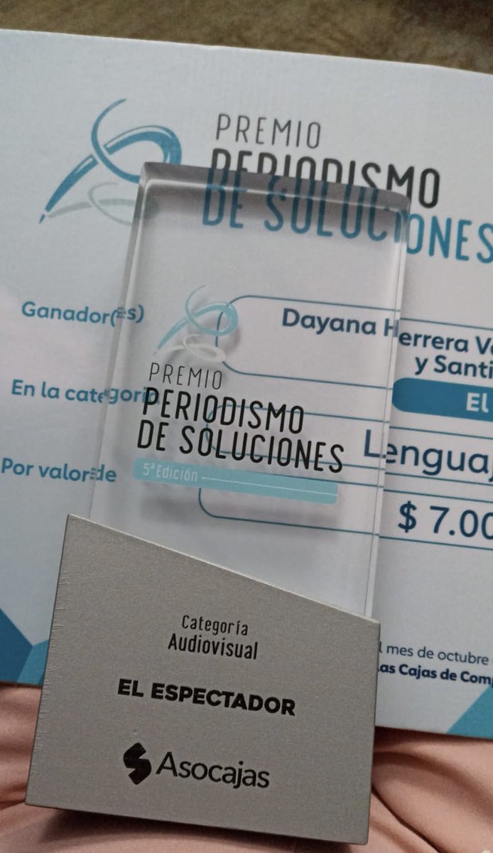 Con <a href="/elmoral_es/">Felipe</a> y <a href="/DayanaMHV/">Day Herrera</a> nos ganamos el premio Periodismo de Soluciones de <a href="/ASOCAJAS/">ASOCAJAS</a>, gracias a un extenso pero maravilloso trabajo sobre las formas de justicia en el Cauca. Un especial para el <a href="/elespectador/">El Espectador</a>.
