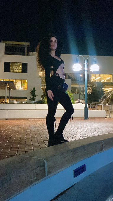 Big boobs Big boots  Big hair  Big heart https://t.co/DImNlIQpRN