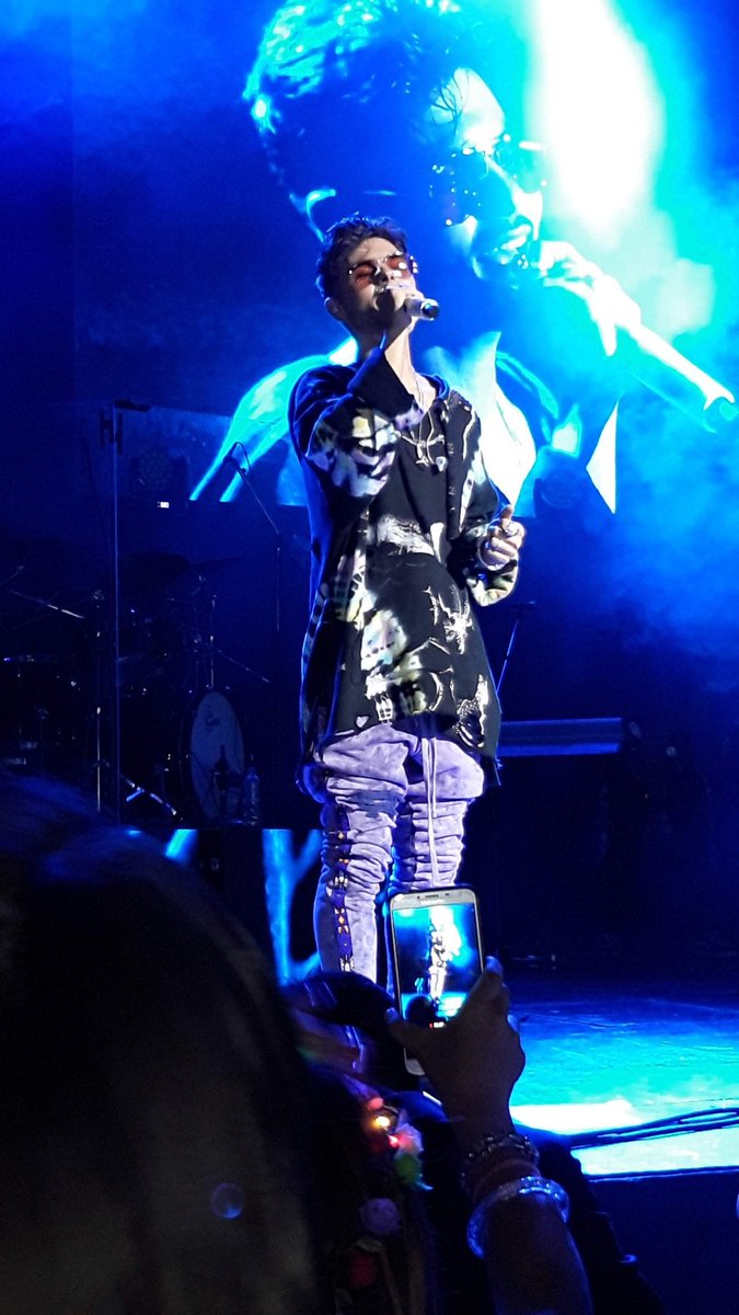 Las fotos q saqué en el último show me voy a matar 
QUEREMOS A ABRAHAM MATEO EN ARGENTINA