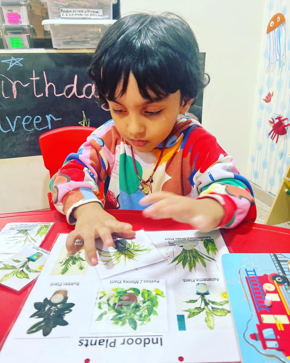 AppyMommyWorld's tweet photo. Little ones learning the names of common indoor plants.Building the association with nature and their their environment right from an early age is very crucial. And needless to say, that kids who are more of aware of the world around them stand out in a crowd. 
#ThursdayThoughts https://t.co/dyqL4P1hiT