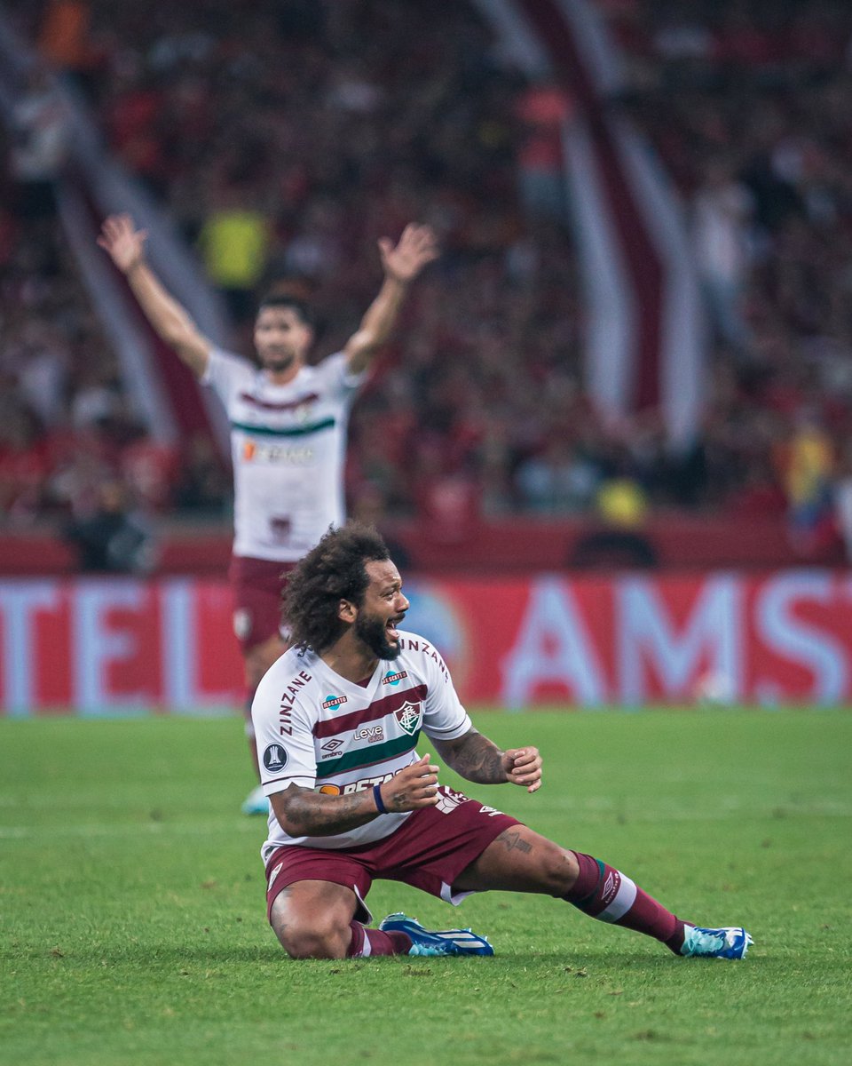 Muito feliz!!!
Obrigado Fluminense por viver isso.💜

Muito obrigado tricolores, vocês estiveram em nossos corações o tempo todo, cada segundo!
OBRIGADO 🙏🏾 

ESTAMOS NA FINAL 🇭🇺