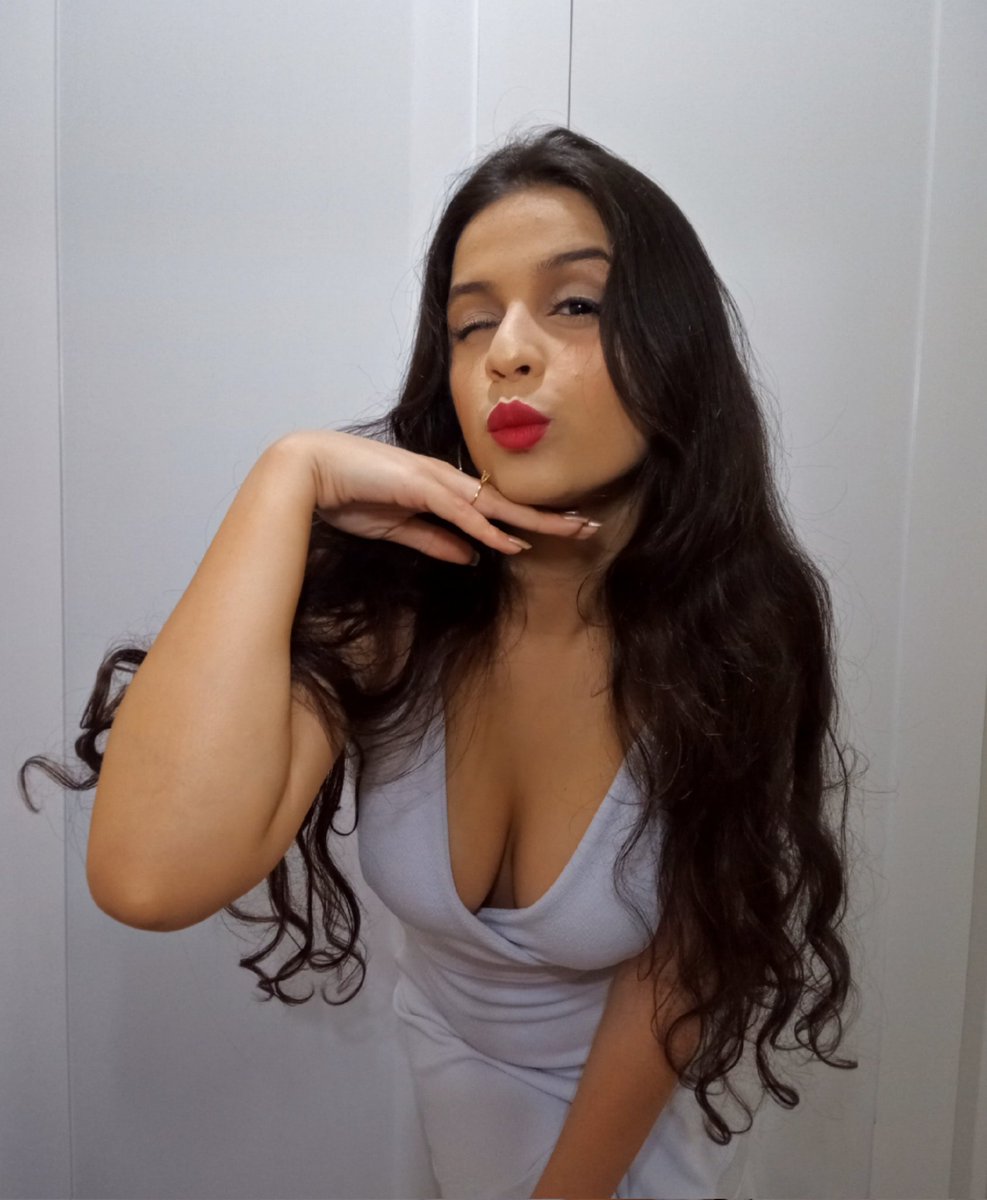 rayssakethillen's tweet photo. Cês sabiam que essa moça faz 20 anos hj? Kkk (misericórdia Deus pq? 😭) 🎂🥳 https://t.co/Gc7fPkME10