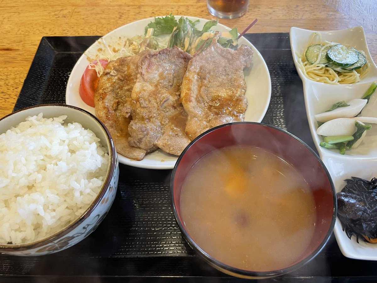 CyberBridgeInc's tweet photo. 仲良く並ぶ生姜焼き🧡
ごちそうさまでした！！！
お肉パワーで午後もがんばりましょう！
 #企業公式がお昼の挨拶を言い合う https://t.co/UMMPlkXXnS