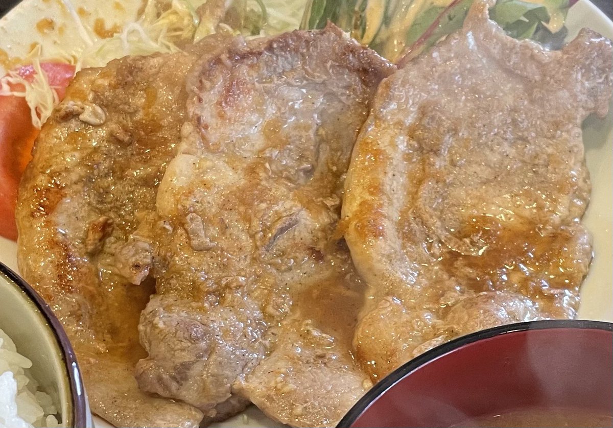 CyberBridgeInc's tweet photo. 仲良く並ぶ生姜焼き🧡
ごちそうさまでした！！！
お肉パワーで午後もがんばりましょう！
 #企業公式がお昼の挨拶を言い合う https://t.co/UMMPlkXXnS