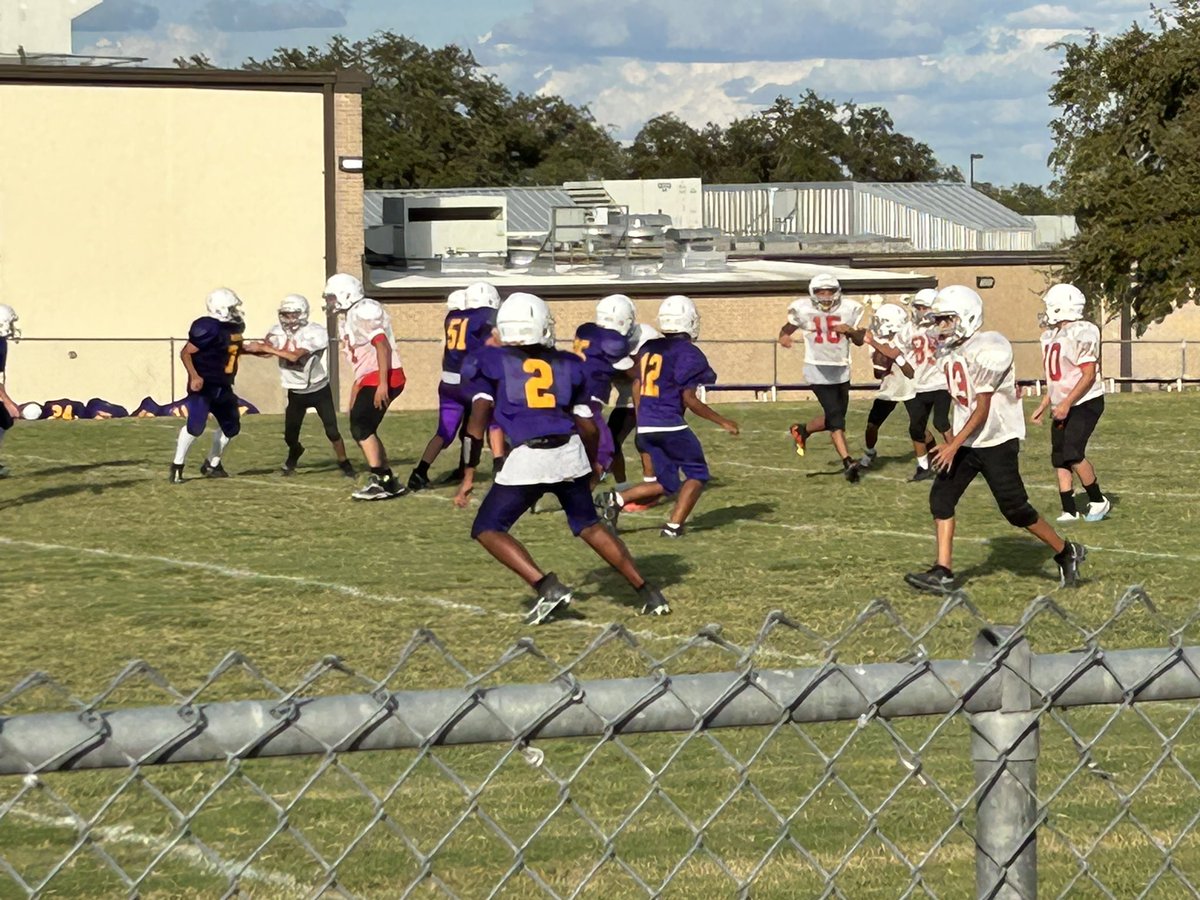 TurnerofHistory's tweet photo. Another Wednesday, another game. This time I stopped by to watch my 7th grade boys. It was a very well played game. I am proud of them. @NISDHobby @HobbyBoysATH @coachsmeb @coach_face @CoachMcGinnis1 @ElCarranco1 @GNDylla12 #RootEdHobby #wednesdaynightfootball https://t.co/3owpLYa2qs