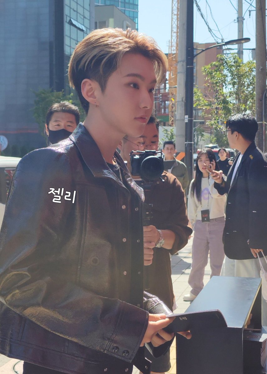 viethoshi's tweet photo. HOSHI’S NEW HAIR STYLE AND COLOR HELLO???$?&amp;?$?&amp;?&amp; https://t.co/f5Ef673F5u