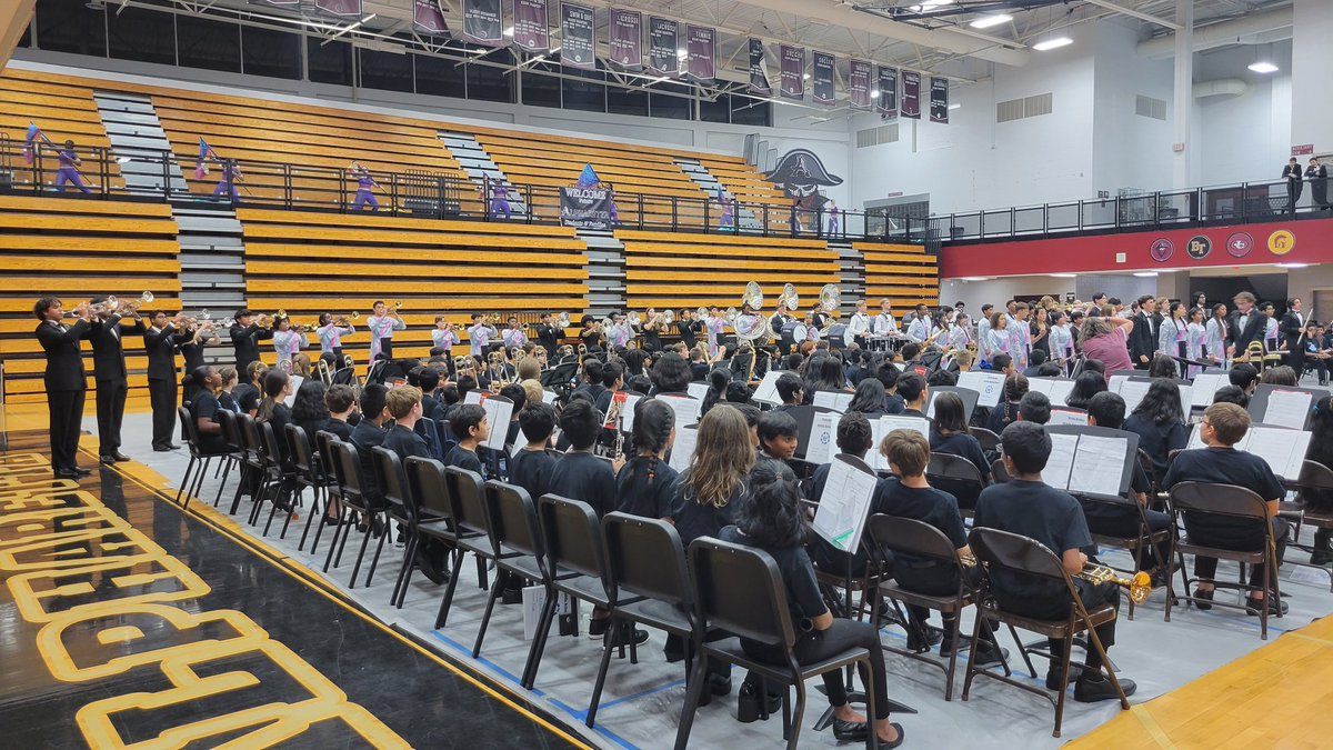 ErickStallings's tweet photo. It was a great night with the Alpharetta Wind Ensemble and Webb Bridge 6th and 8th grade bands along with an appearance from the marching band who just won Grand Champions at a competition this past weekend.  @WBMSprincipal @AHS_RaiderBand @koperniak @FultonZone7 #fcsmusic https://t.co/FbkL5fgVoD