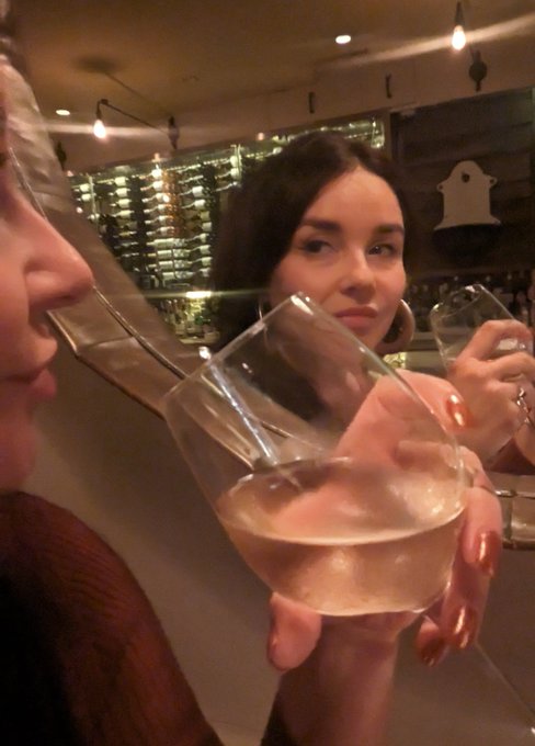 Who's that bish... https://t.co/v13AIYe8cj