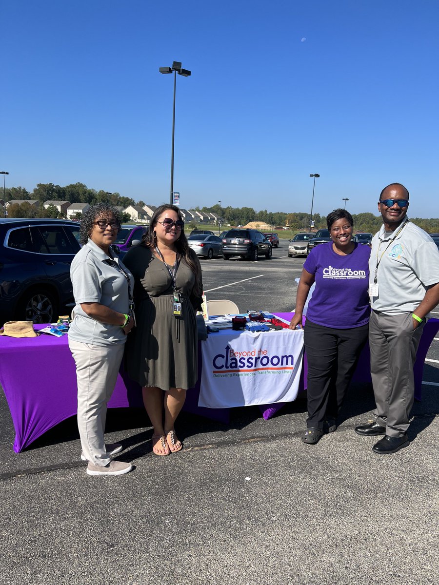 ProctorCSC_Ryon's tweet photo. Community School Coordinators #Community Resource Day at Regency Stadium 10/4/23 ⁦⁦@NavarroSupt⁩ ⁦⁦@JPRyonES ⁦@EvaTurnerTigers⁩ ⁦⁦@ihes_braves⁩ ⁩ ⁦- [Beyond the classroom, Toiletry &amp; Co.] https://t.co/qXEs1hUftG