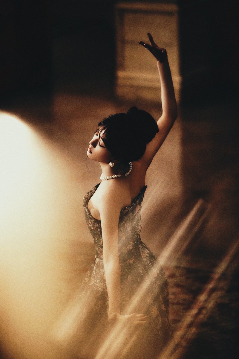 ssooyaaa__'s tweet image. 𝗀𝗅𝖺𝗆𝗈𝗋𝗈𝗎𝗌  — watched  her  slowly  bloom  and  as  her  petals  would  unfold,  you  grew  drunk  on  her  perfume𓈒   ࣪ ࣭   ✦    ｡  ﾟ ･   ⋆