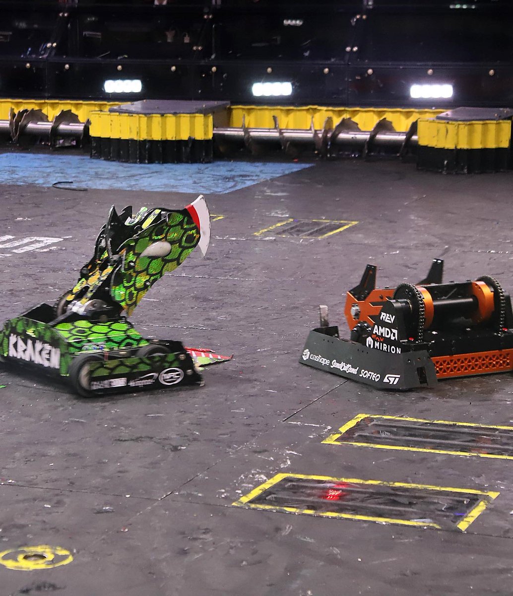 thebotwhisperer's tweet photo. LET THE SLUGFESTS BEGIN!
The journey to the Golden Bolt starts right now with the first Sin City Slugfest.
Oct 5th - 8pm Discovery
#BattleBots #LetTheBotBattleBegin #ItsRobotFightingTime https://t.co/AYmxqVmoNU