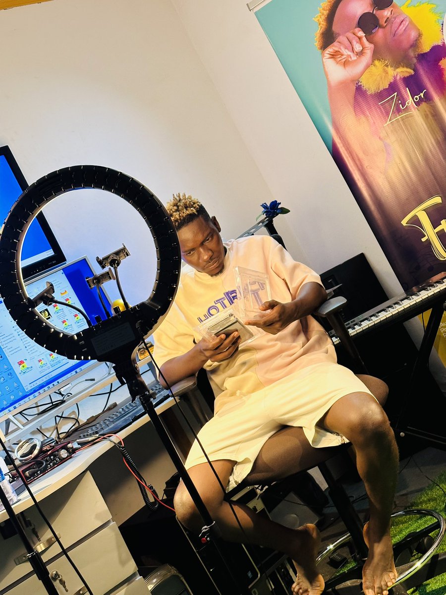 ZIDOR__'s tweet photo. Most of the important things in the world have been accomplished by people who have kept on trying when there seemed to be no hope at all.@ntidoso @sambahflex @tillyakuanipaa
#onemanthousand #SendiMoMo #Blowup
https://t.co/e56zACdVPH https://t.co/jlTOxOgHQv